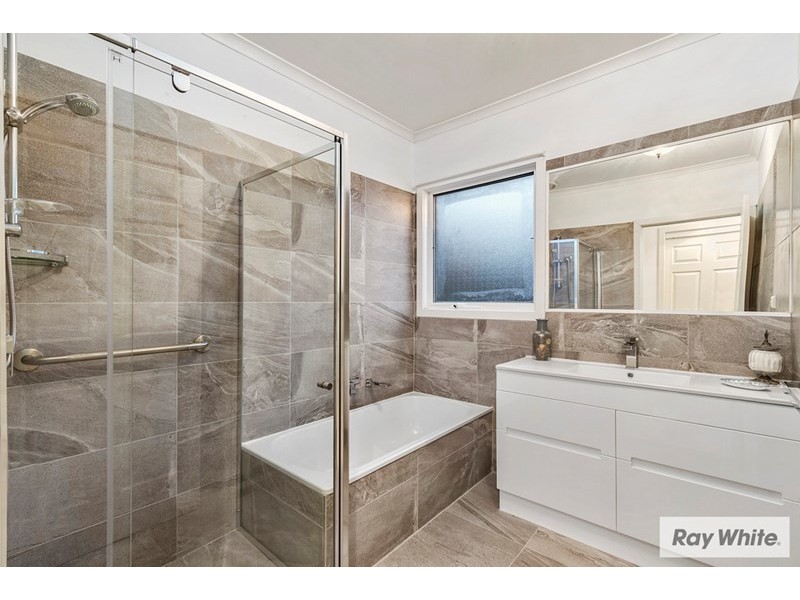 34 SUGARLOAF Drive, Chirnside Park VIC 3116