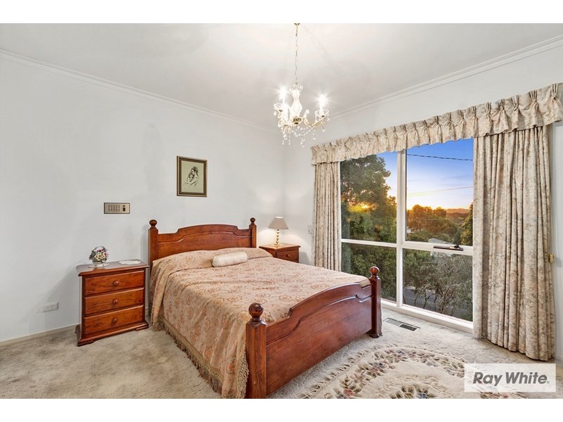 34 SUGARLOAF Drive, Chirnside Park VIC 3116