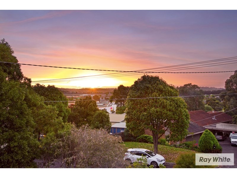 34 SUGARLOAF Drive, Chirnside Park VIC 3116