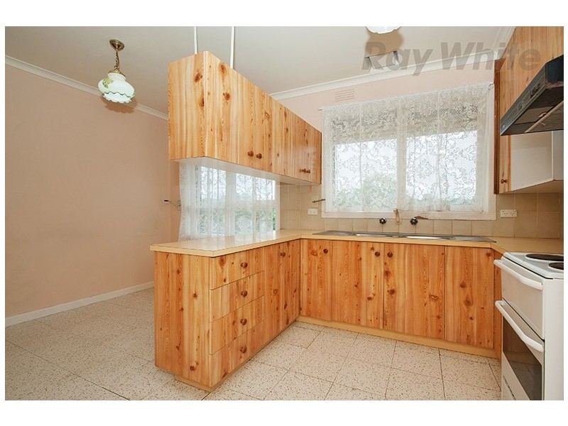 11 Sweetland Road, Mooroolbark VIC 3138