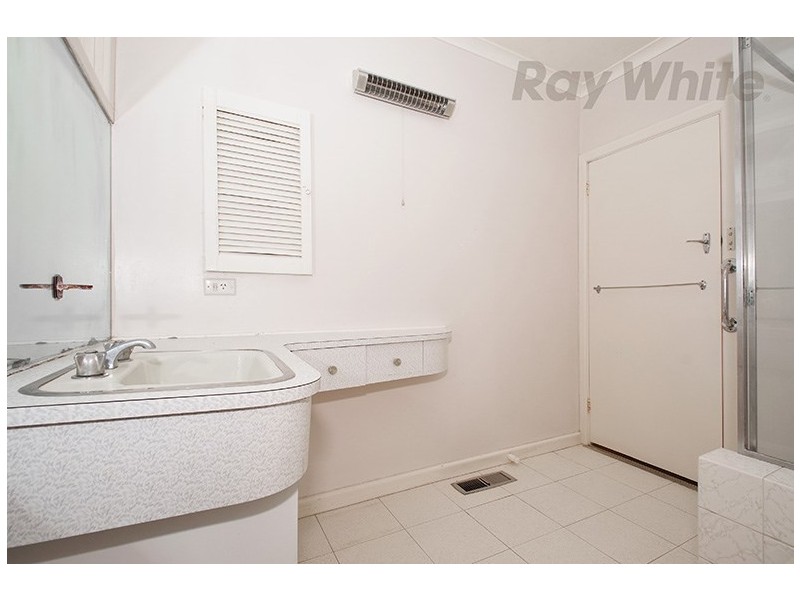 11 Sweetland Road, Mooroolbark VIC 3138