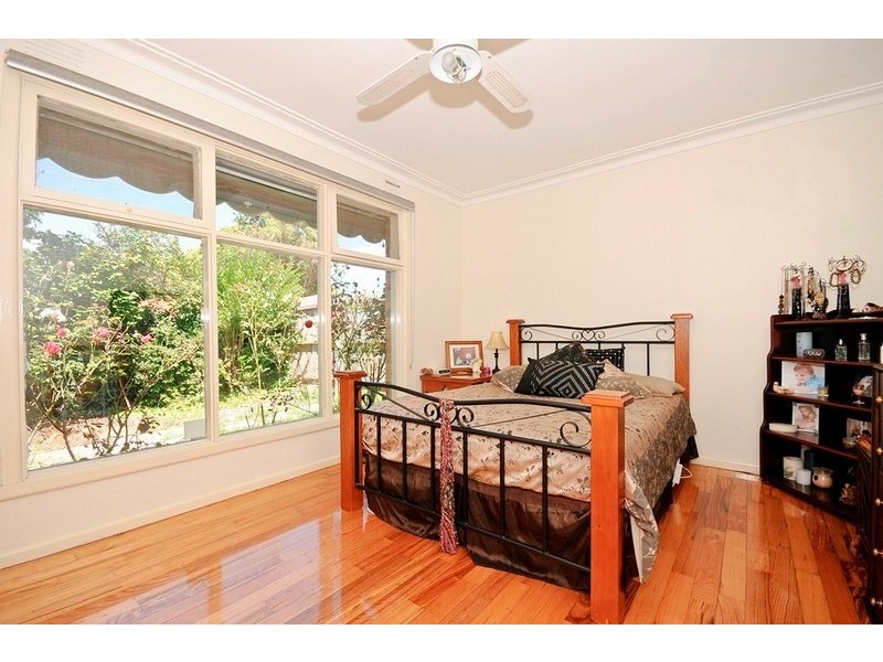 42 CARDIGAN Road, Mooroolbark VIC 3138