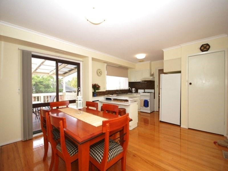 15 Corrong Crescent, Mooroolbark VIC 3138