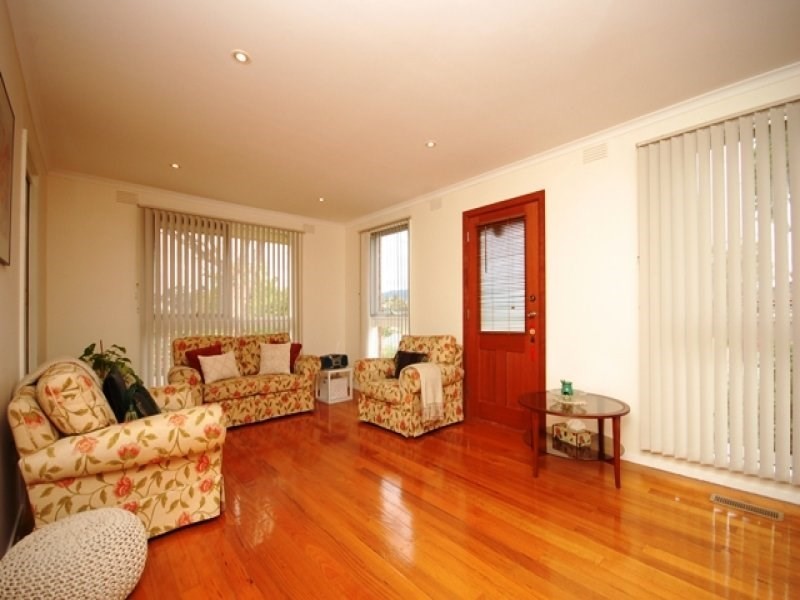 15 Corrong Crescent, Mooroolbark VIC 3138