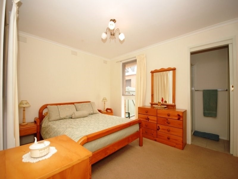 15 Corrong Crescent, Mooroolbark VIC 3138