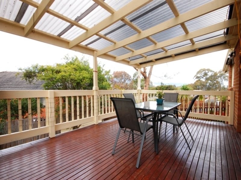 15 Corrong Crescent, Mooroolbark VIC 3138