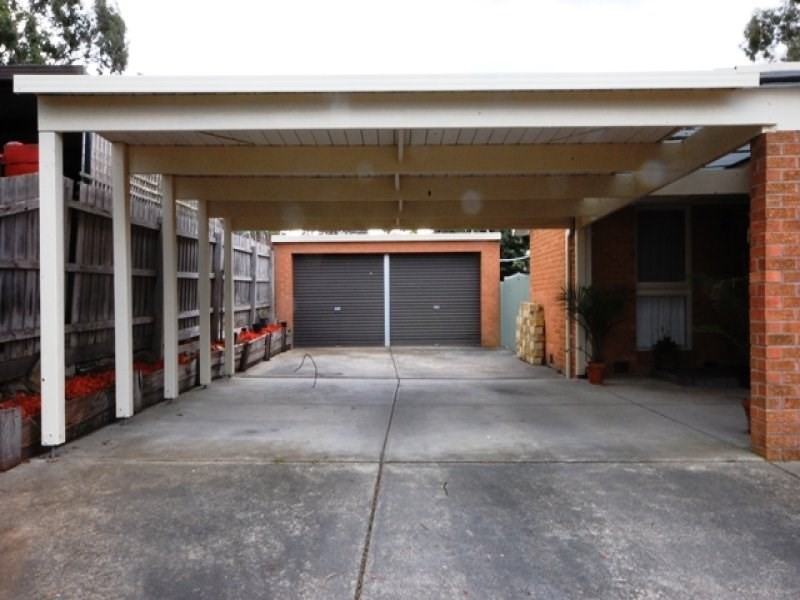 15 Corrong Crescent, Mooroolbark VIC 3138