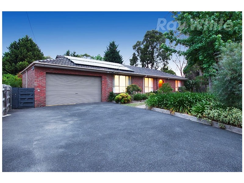 33 JOANNE Avenue, Chirnside Park VIC 3116