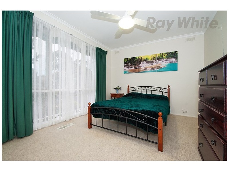 33 JOANNE Avenue, Chirnside Park VIC 3116