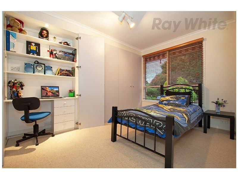 33 JOANNE Avenue, Chirnside Park VIC 3116