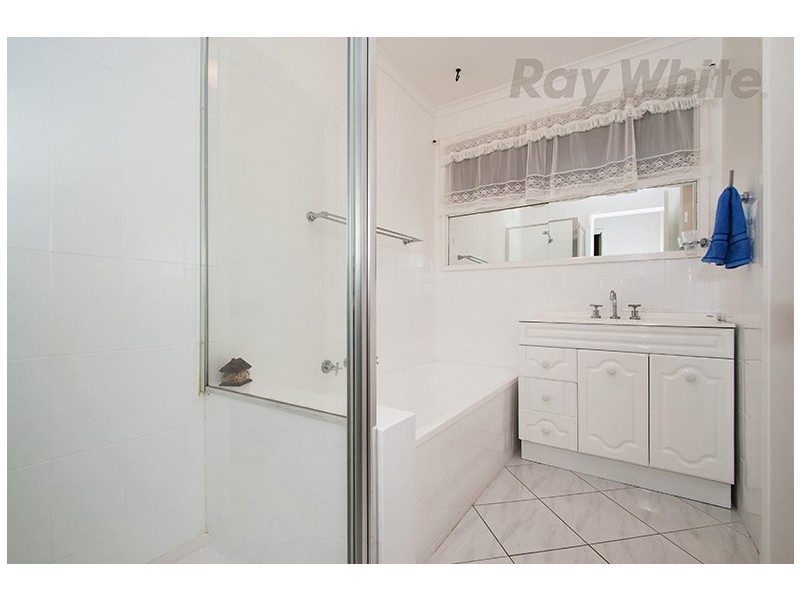 33 JOANNE Avenue, Chirnside Park VIC 3116