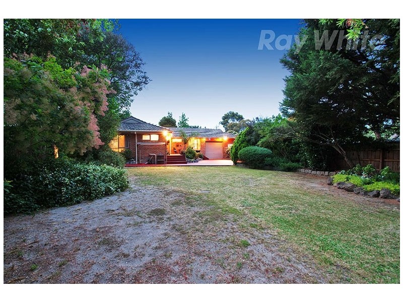 33 JOANNE Avenue, Chirnside Park VIC 3116