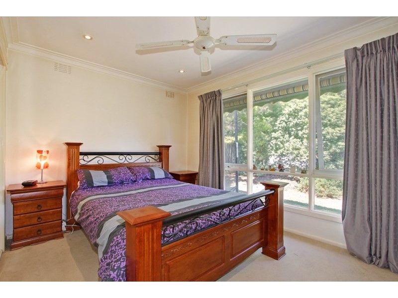 80 Lee Ann Crescent, Croydon VIC 3136