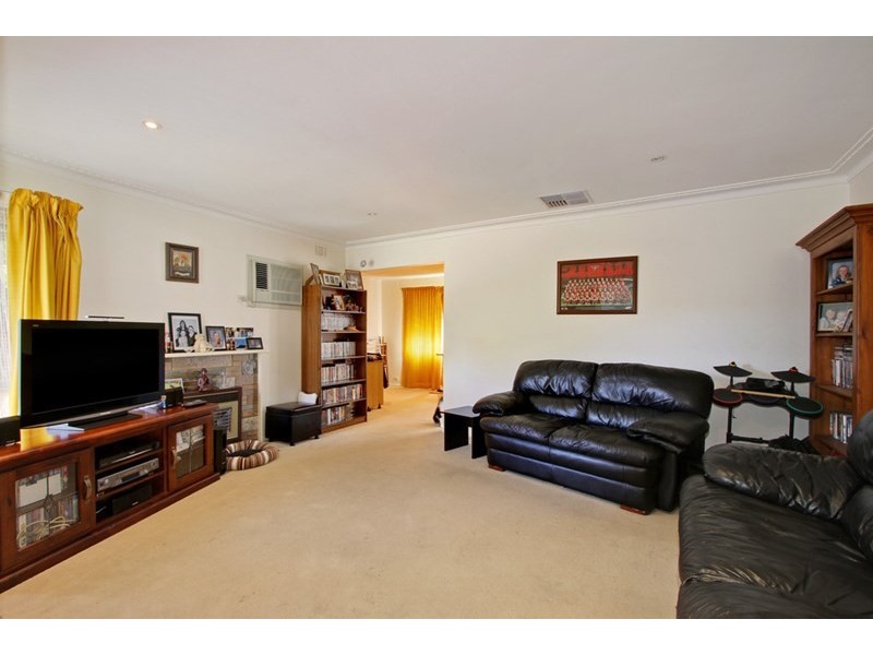 80 Lee Ann Crescent, Croydon VIC 3136