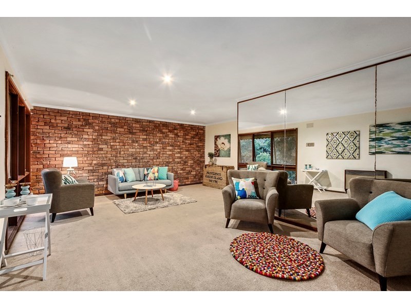 8 CORRONG Crescent, Mooroolbark VIC 3138