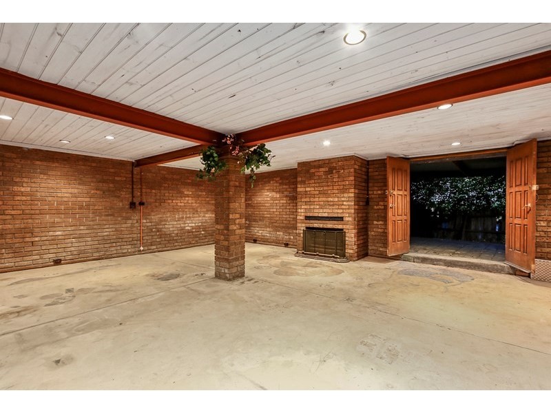 8 CORRONG Crescent, Mooroolbark VIC 3138