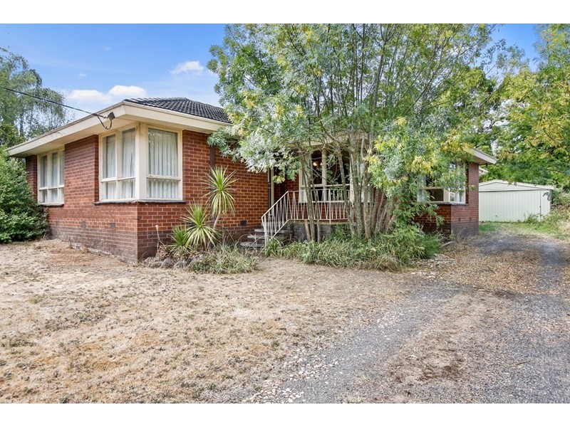 6 DENNIS Street, Croydon VIC 3136