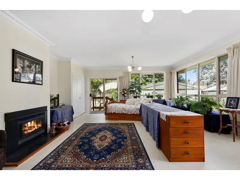 6 DENNIS Street, Croydon VIC 3136