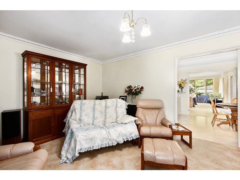 6 DENNIS Street, Croydon VIC 3136