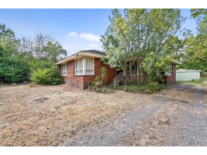 6 DENNIS Street, Croydon VIC 3136