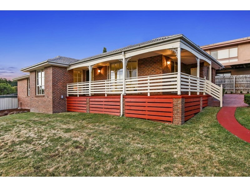 61 LANDSCAPE Drive, Mooroolbark VIC 3138