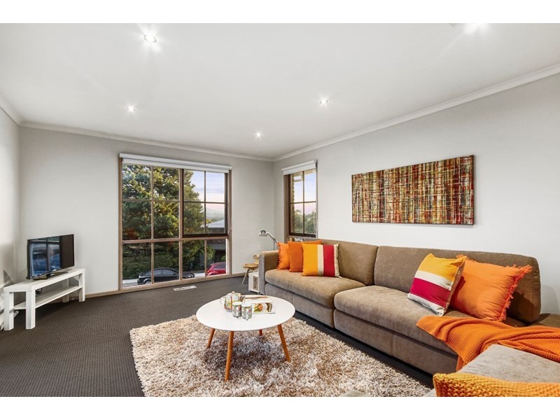 61 LANDSCAPE Drive, Mooroolbark VIC 3138