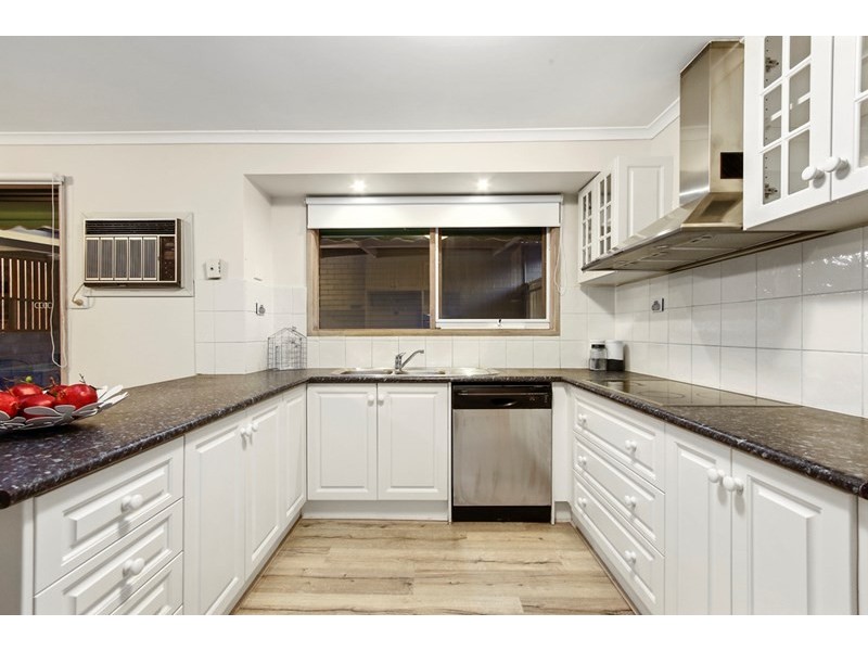 61 LANDSCAPE Drive, Mooroolbark VIC 3138