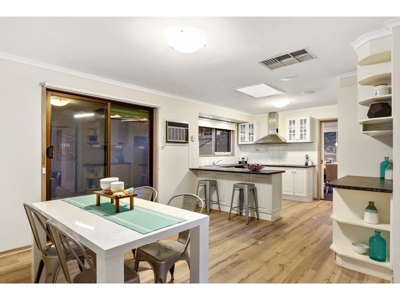 61 LANDSCAPE Drive, Mooroolbark VIC 3138