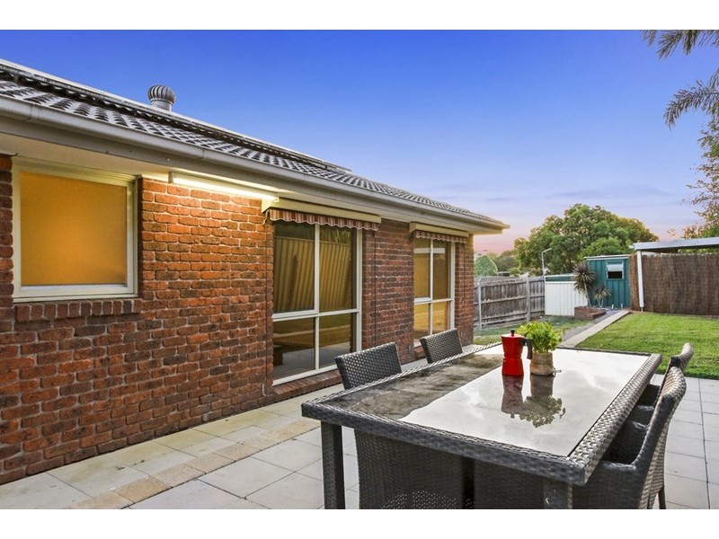 61 LANDSCAPE Drive, Mooroolbark VIC 3138