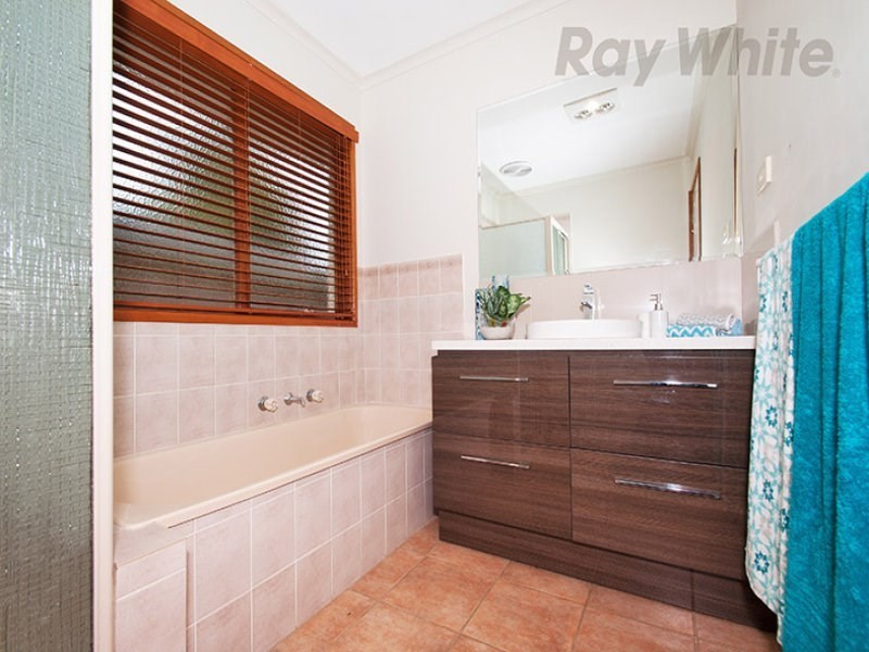 12 Latrobe Court, Croydon Hills VIC 3136