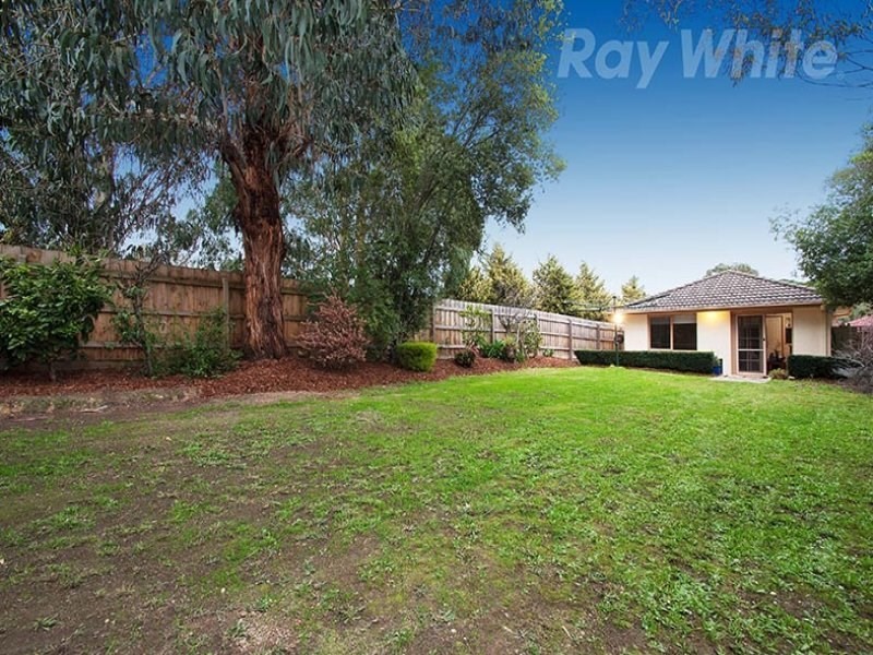 12 Latrobe Court, Croydon Hills VIC 3136