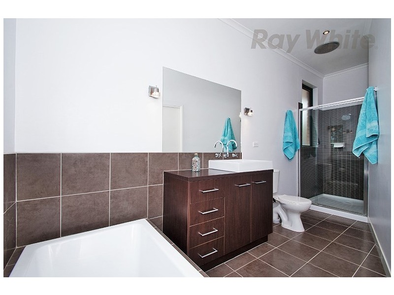 18 SOUTHERN CROSS, Chirnside Park VIC 3116