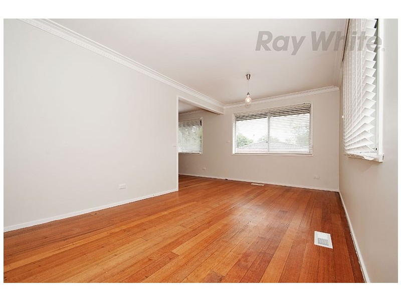 9 Long View Road, Croydon South VIC 3136