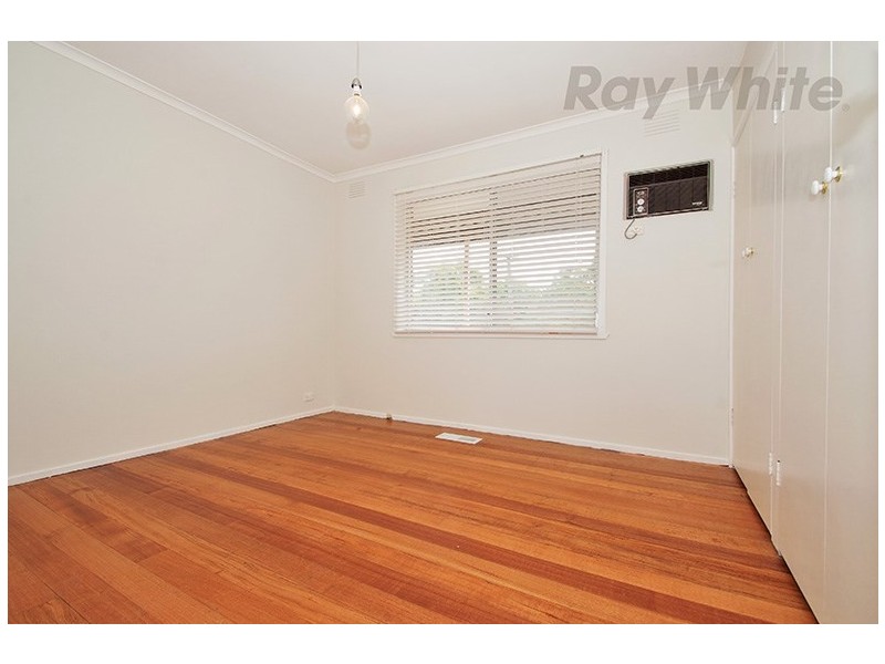 9 Long View Road, Croydon South VIC 3136