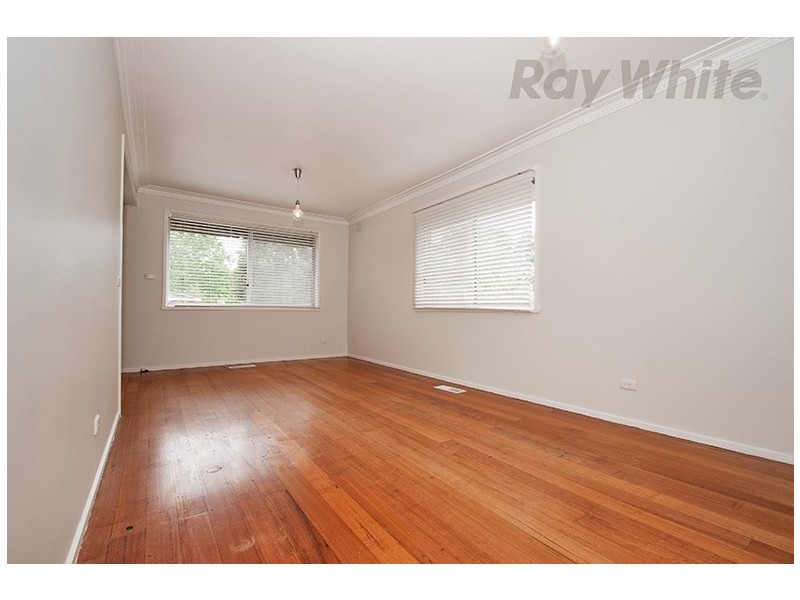 9 Long View Road, Croydon South VIC 3136