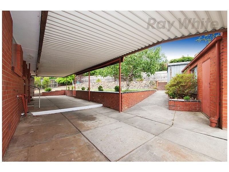 9 Long View Road, Croydon South VIC 3136