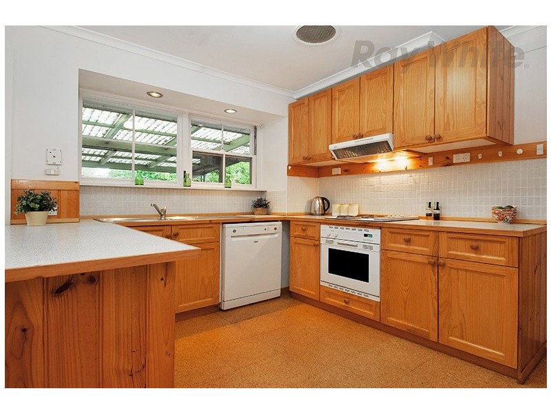 18 ST GEORGES Crescent, Croydon VIC 3136