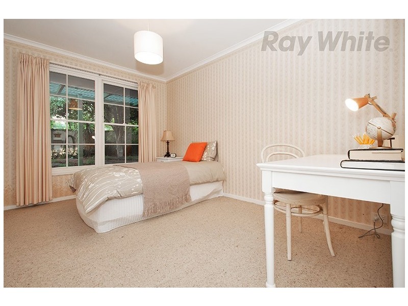 18 ST GEORGES Crescent, Croydon VIC 3136