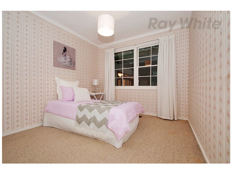 18 ST GEORGES Crescent, Croydon VIC 3136