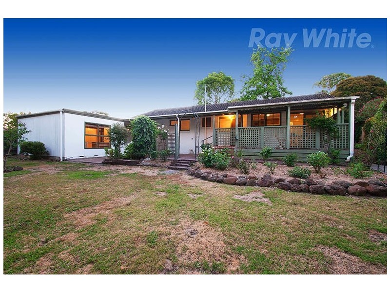 18 ST GEORGES Crescent, Croydon VIC 3136