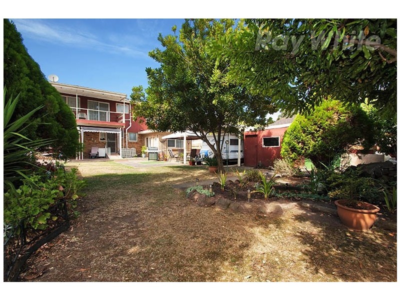 11 ALLAWARE Avenue, Croydon VIC 3136