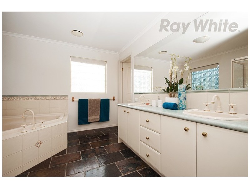 3 MEADOWBANK Avenue, Chirnside Park VIC 3116