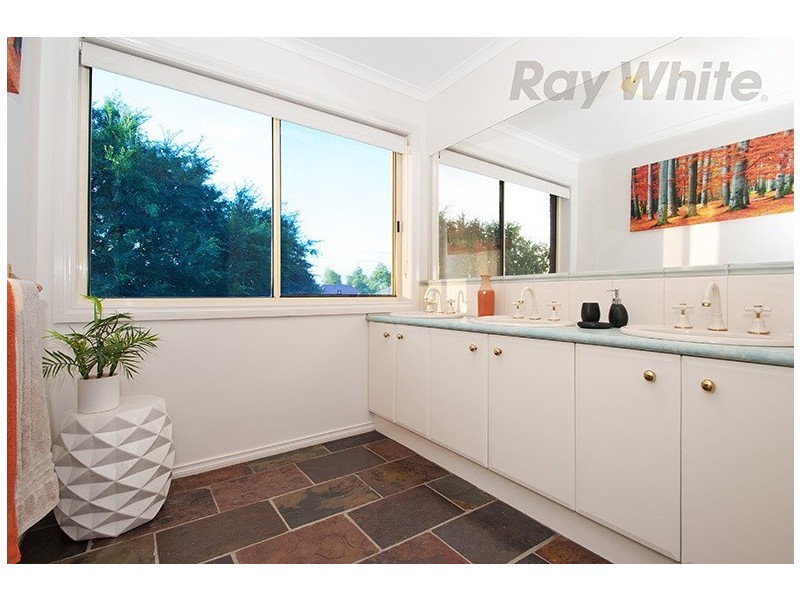 3 MEADOWBANK Avenue, Chirnside Park VIC 3116