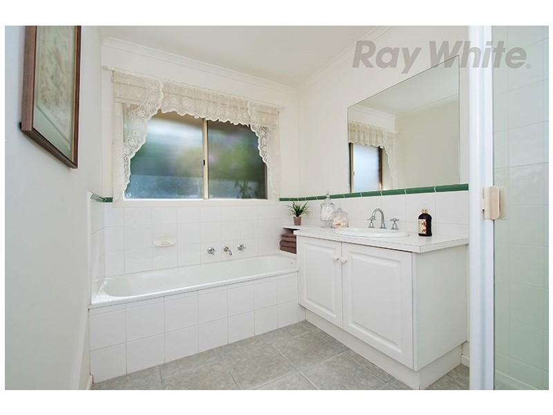 3 KENTISH Place, Chirnside Park VIC 3116