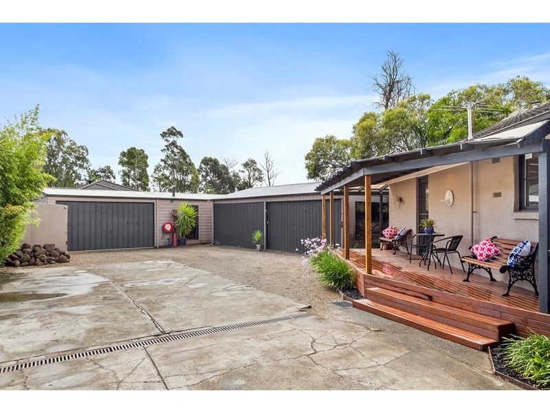 2 COBAR Court, Mooroolbark VIC 3138