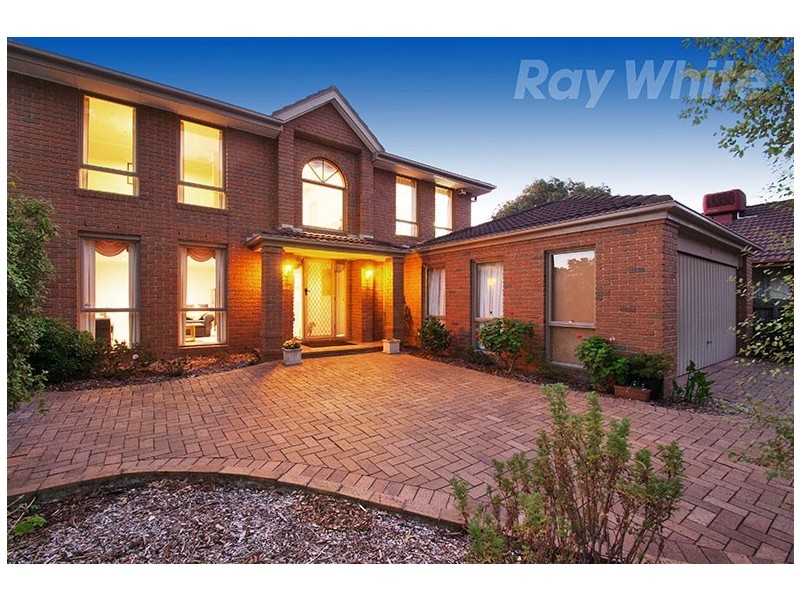 11 TARA Close, Croydon VIC 3136