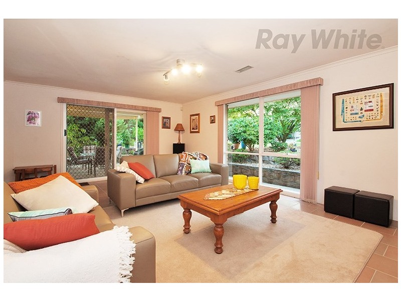 11 TARA Close, Croydon VIC 3136