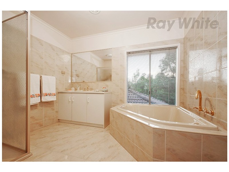 11 TARA Close, Croydon VIC 3136