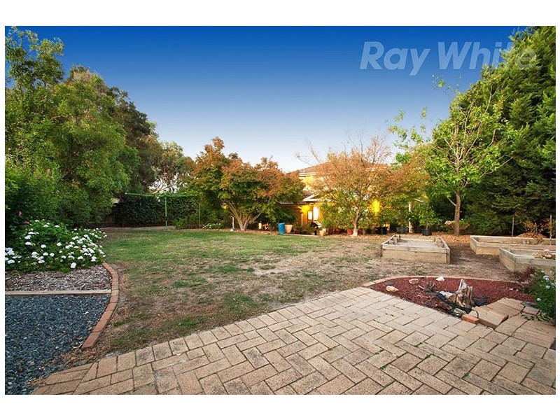 11 TARA Close, Croydon VIC 3136