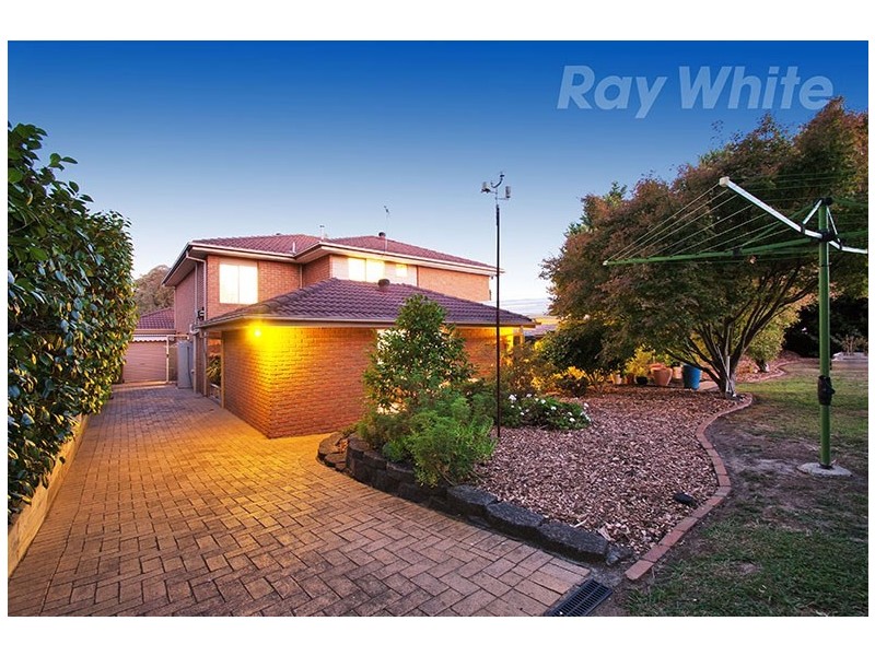 11 TARA Close, Croydon VIC 3136